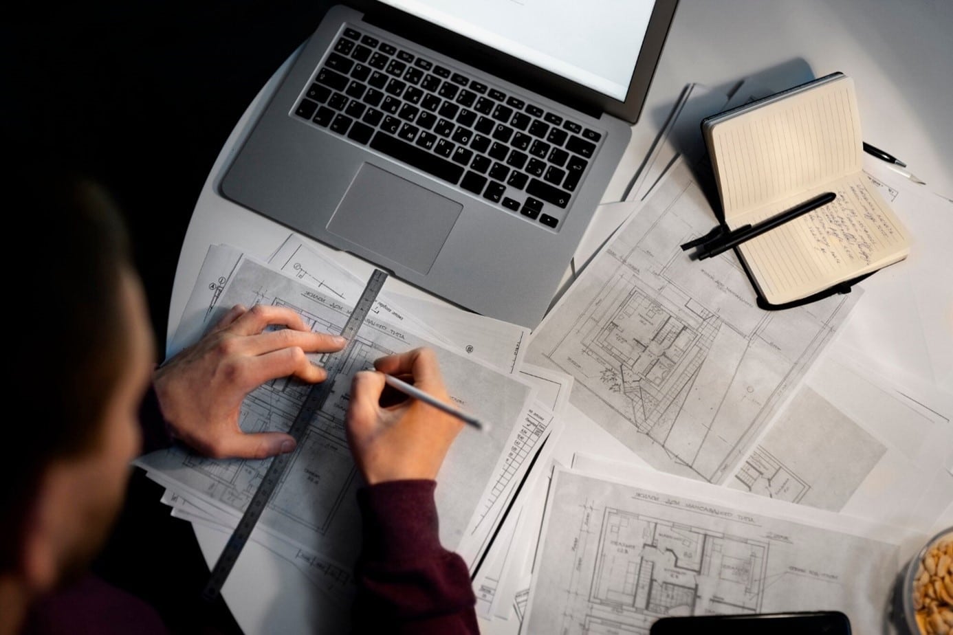 Développeur travaillant sur un projet